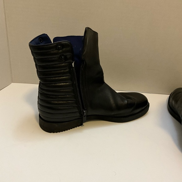 ELIE TAHARI Ankle Boots - Picture 9 of 11